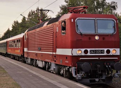 Sonderzug mit E-Lok DR 243 005-6