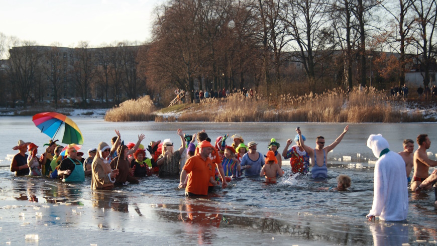 Eisbaden im Orankesee